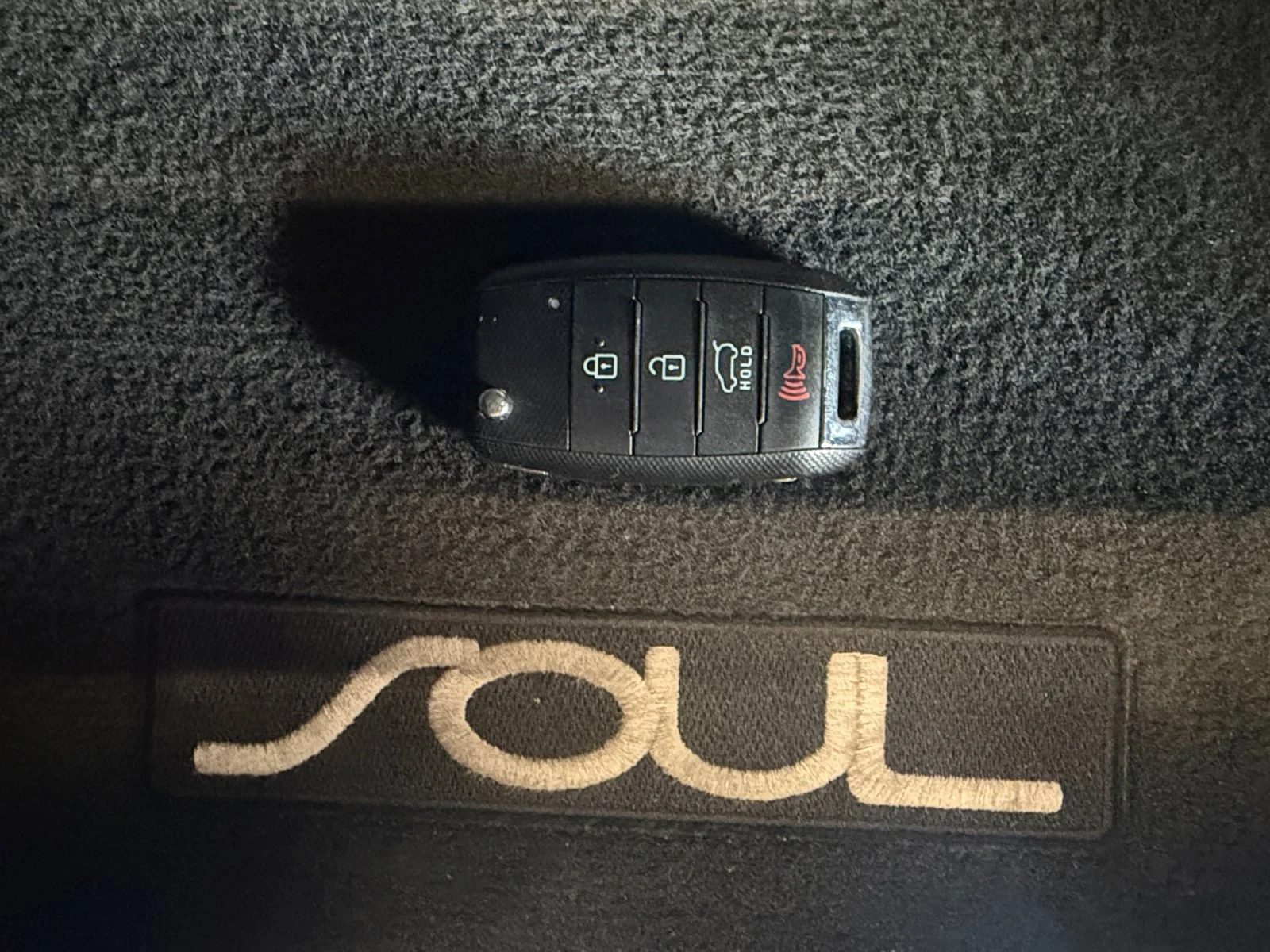 Used 2017 Clear White Kia  image 26