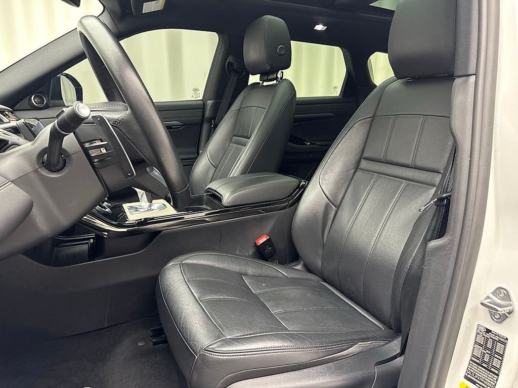 Used 2023 Fuji White Land Rover R-Dynamic SE image 5