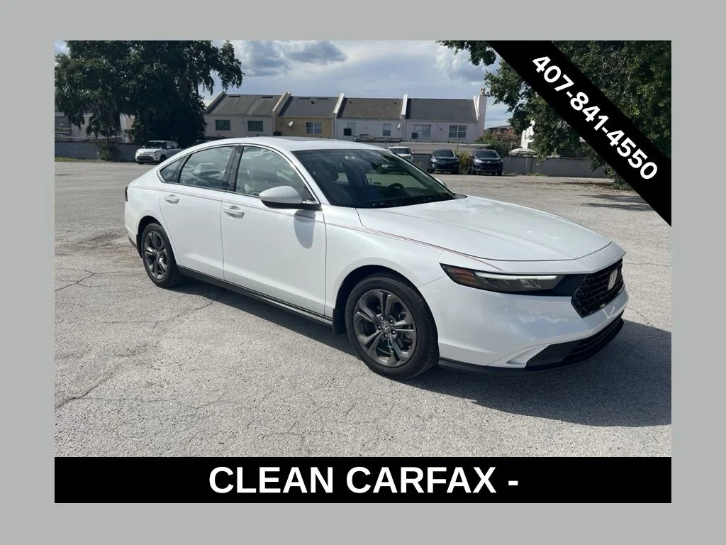 Used 2023 White Honda EX image 1
