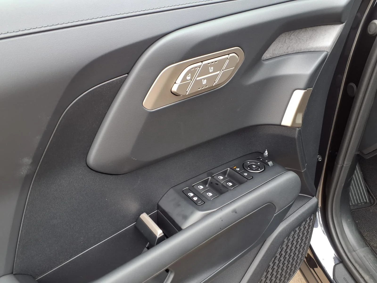 New 2027 Panthera Metal Kia EX image 12