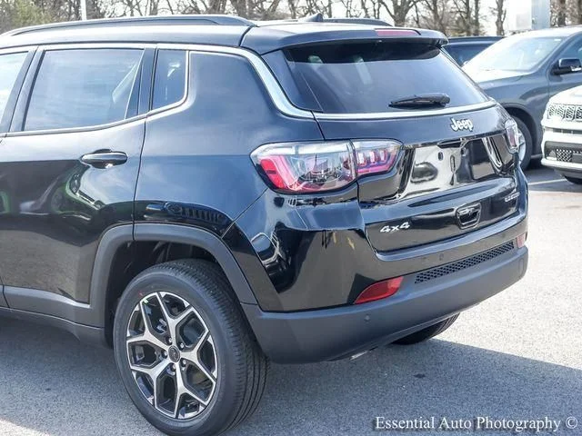 New 2026 Diamond Black Crystal Pearl-Coat Exterior Paint Jeep Limited image 7