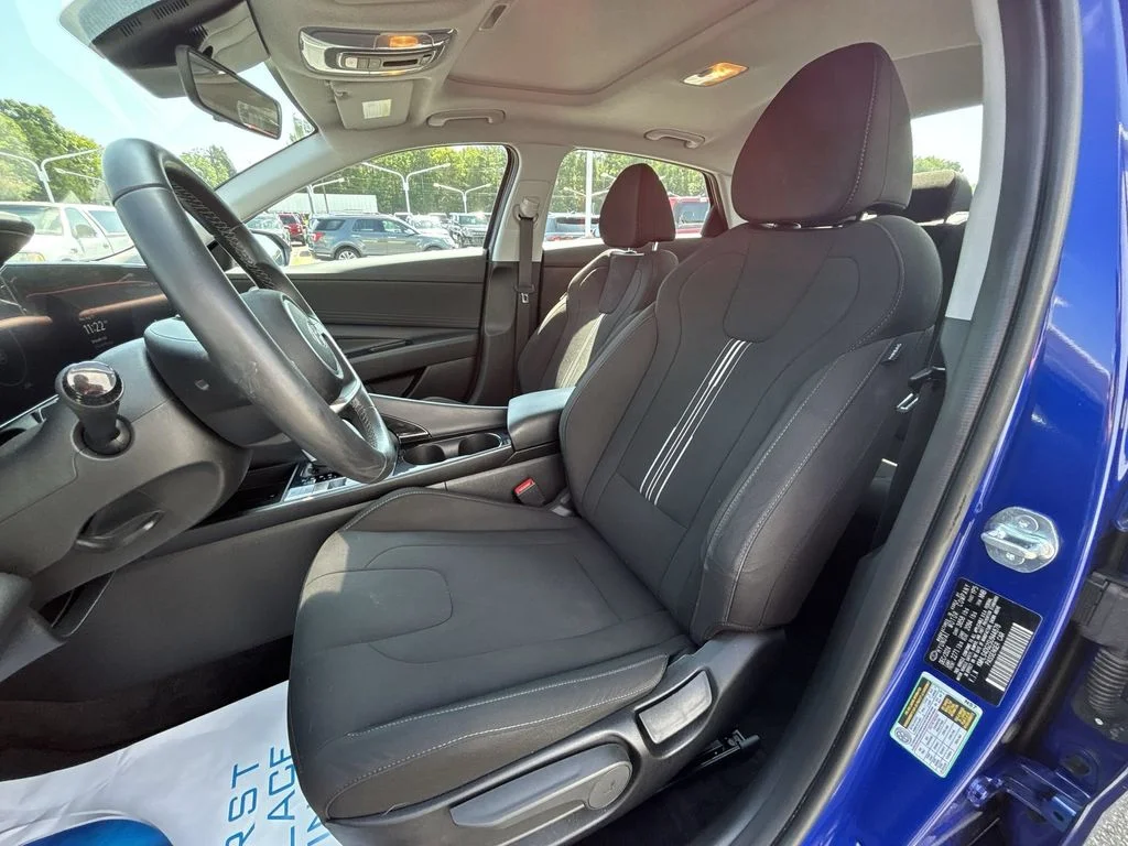 Used 2025 Blue Hyundai SEL Convenience image 13