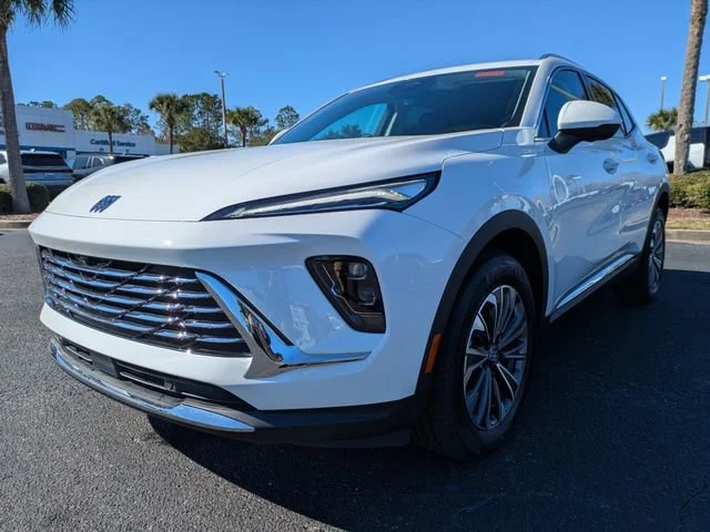 New 2026 Summit White Buick Preferred image 8