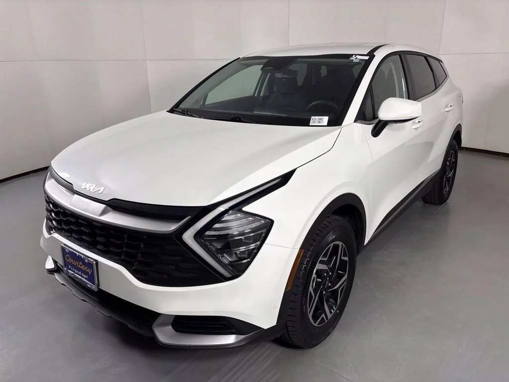 Used 2024 White Kia LX image 4