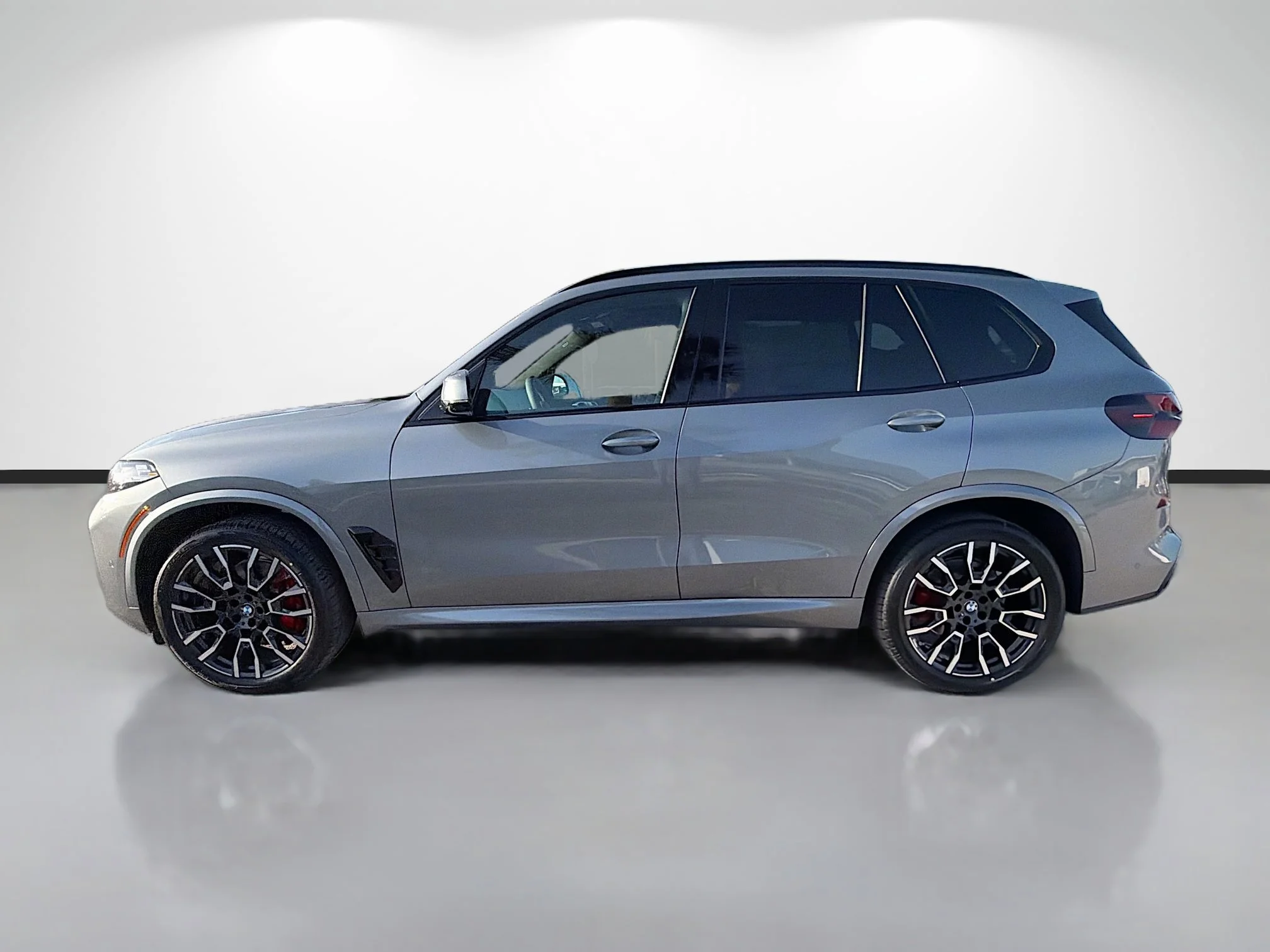 New 2026 Skyscraper Grey Metallic BMW sDrive40i image 6