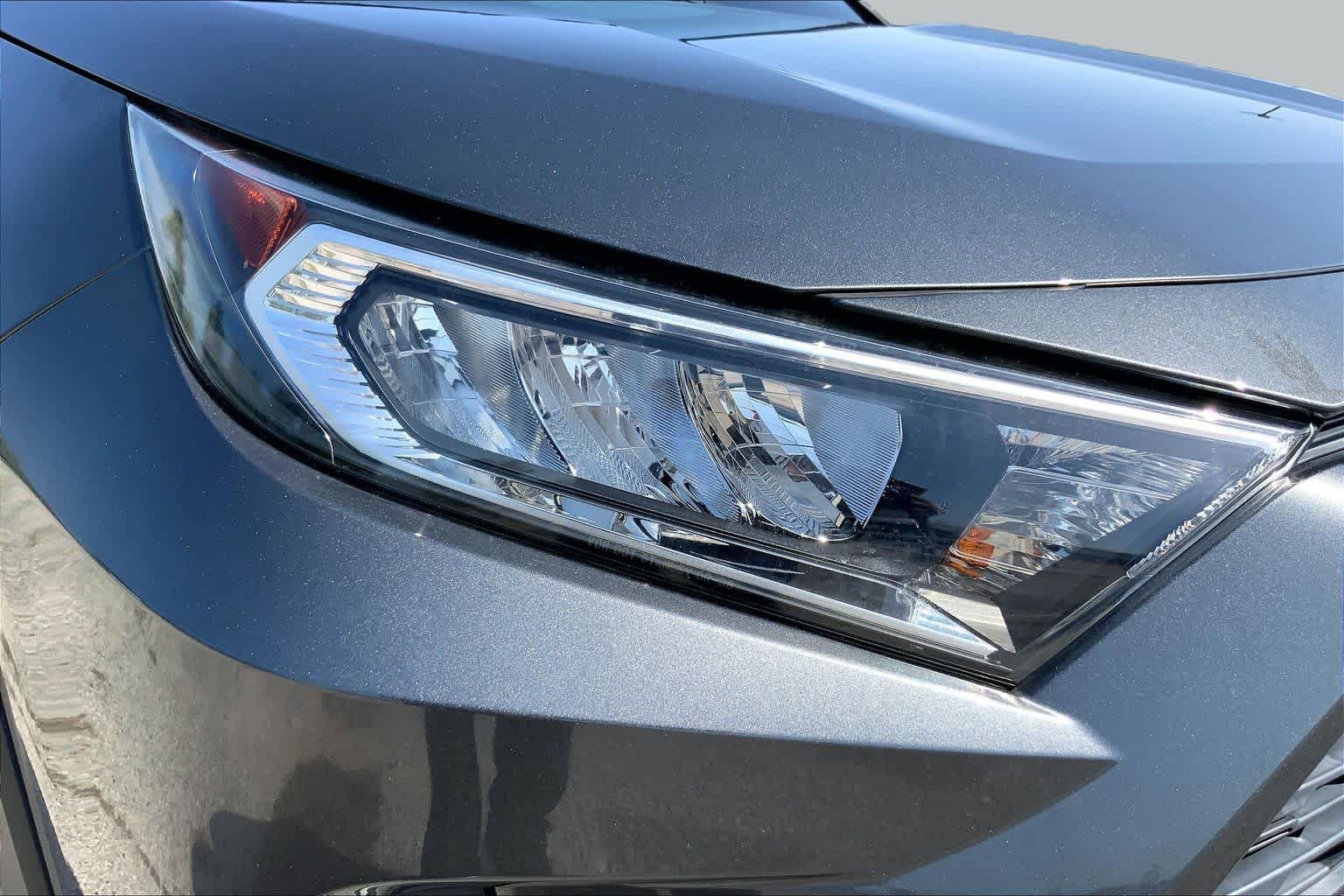 Used 2021 Magnetic Gray Metallic Toyota XLE Premium image 27