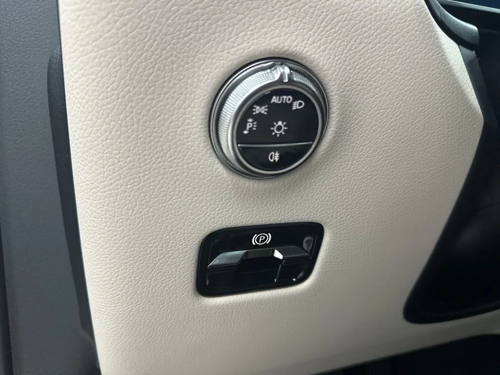 Certified Used 2026 Gray Mercedes-Benz GLC 300 image 18