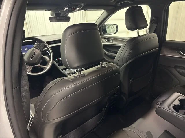 New 2026 Silver Zynith Exterior Paint Jeep Altitude image 33