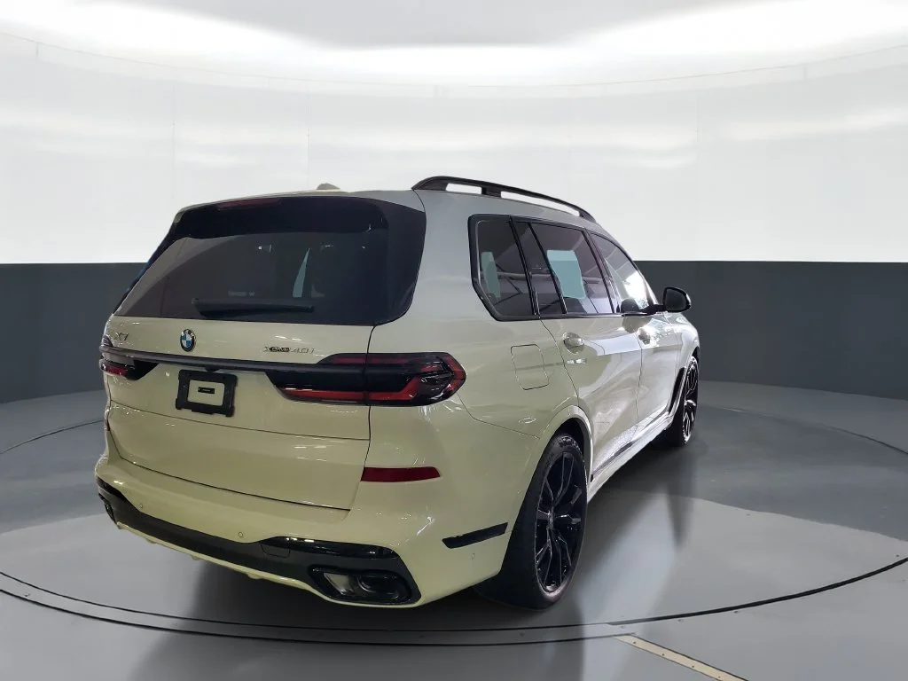 New 2027 White BMW xDrive40i image 3