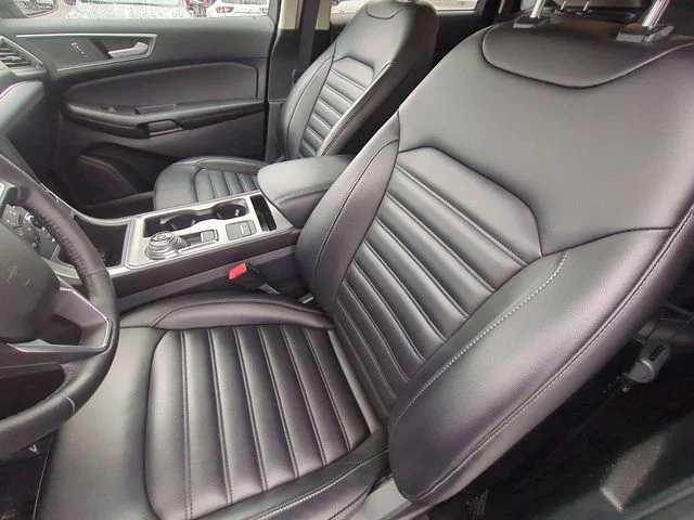 Used 2022 Black Ford SEL image 21