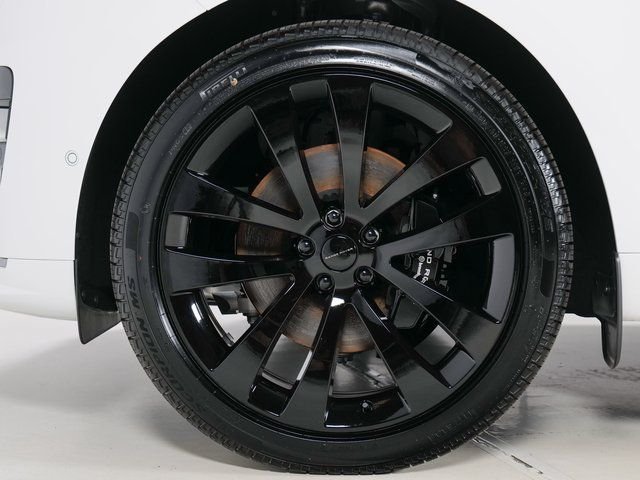 New 2026 Fuji White Land Rover Dynamic SE image 9
