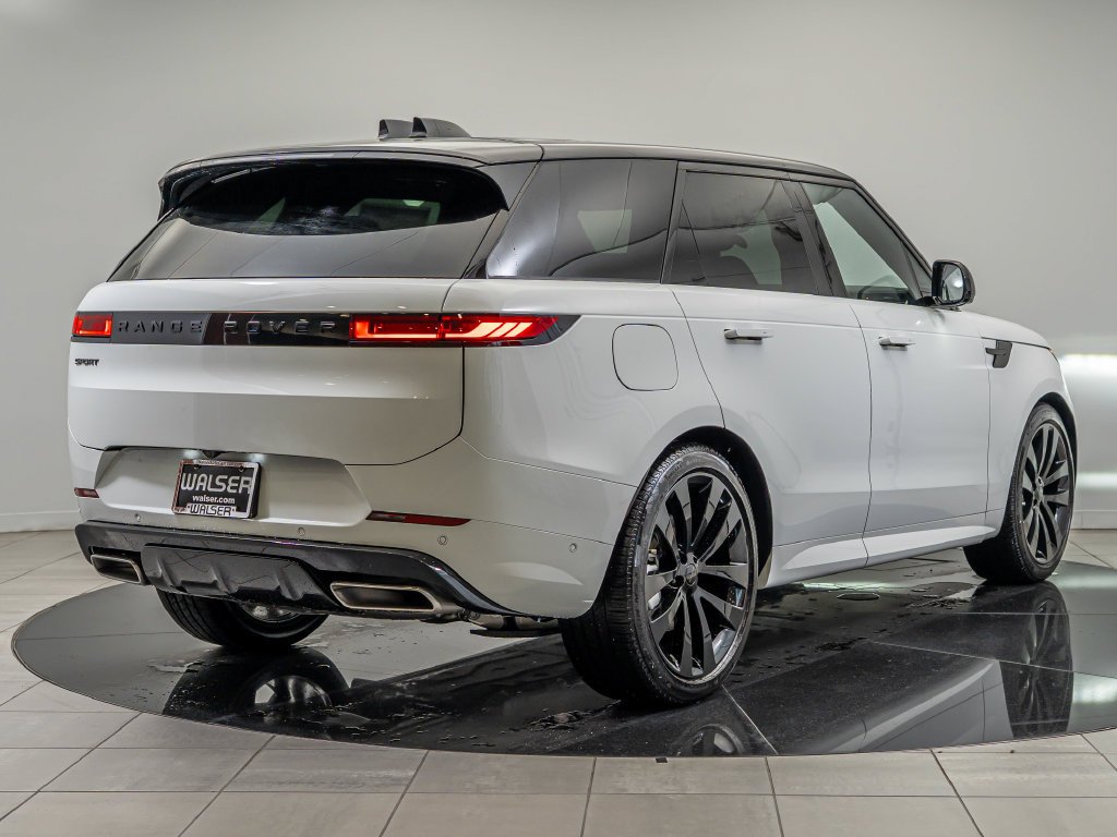 New 2026 Fuji White Land Rover Dynamic SE image 5