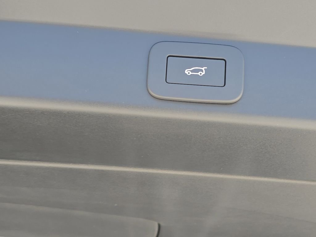 New 2025 Sunrise Copper Satin Land Rover SV image 13