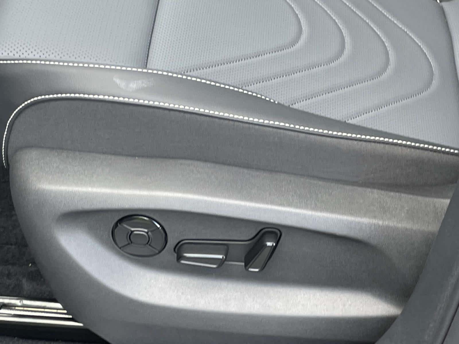 New 2026 Deep Black Pearl Volkswagen SE image 16