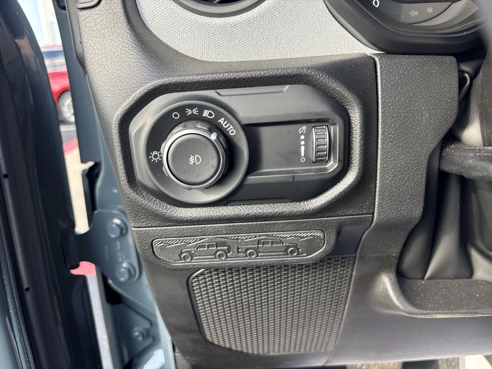 Used 2024 Anvil Clear Coat Jeep Sport S image 19