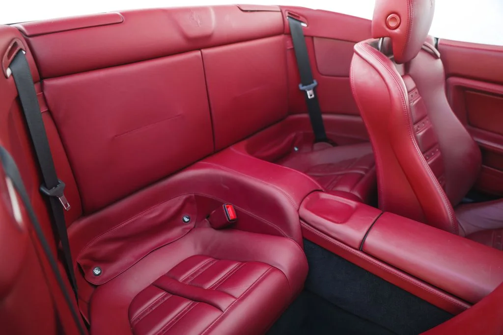 Used 2010 Silver Ferrari Base image 30