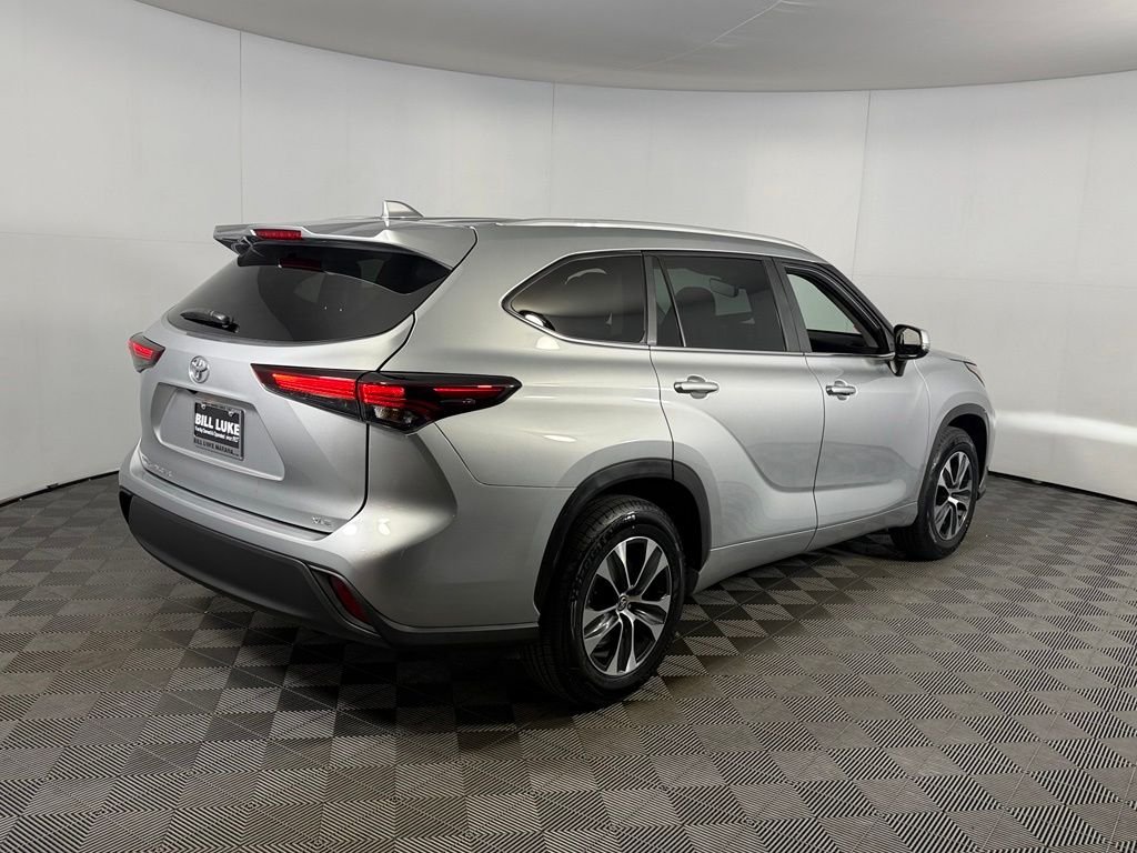 Certified Used 2025 Silver Toyota XLE image 6