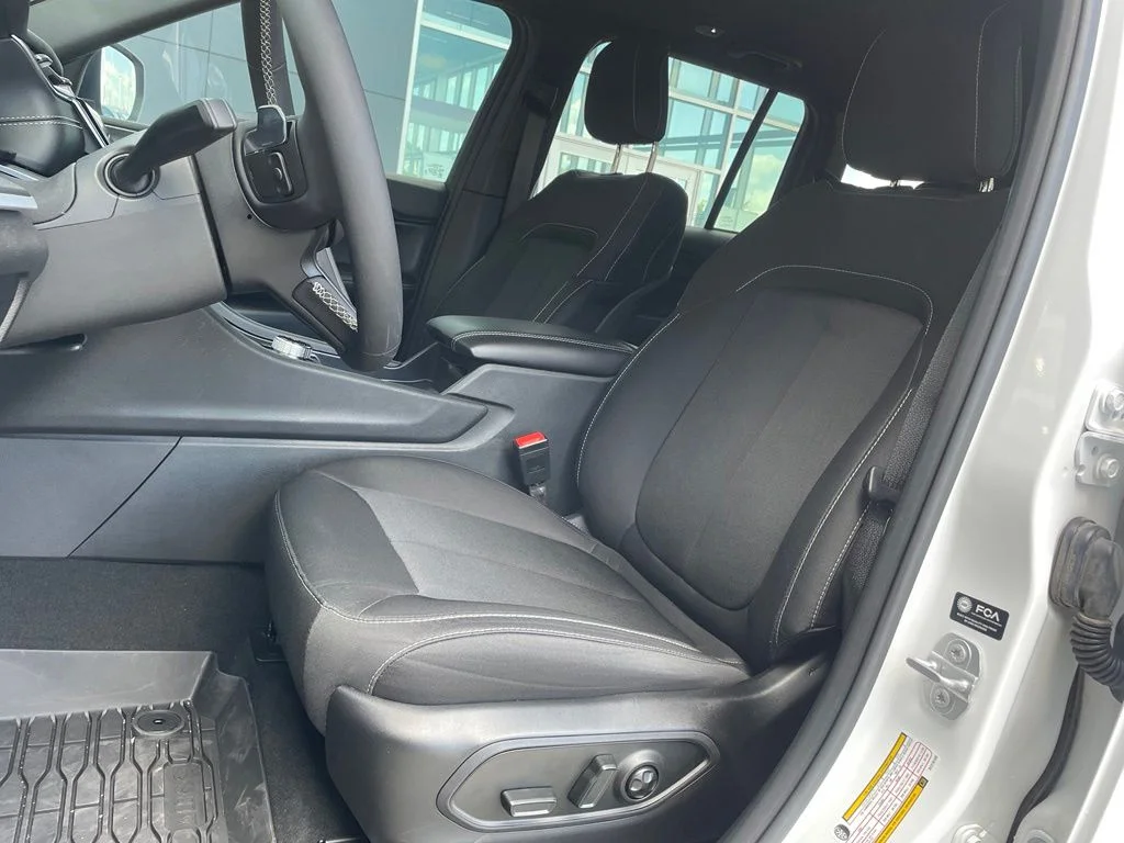 Used 2025 White Jeep Laredo image 14