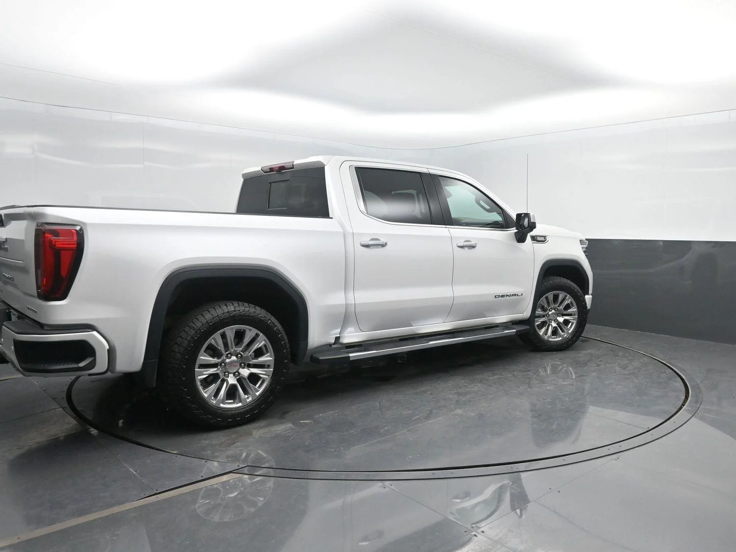 Used 2024 White Frost Tricoat GMC Denali image 2