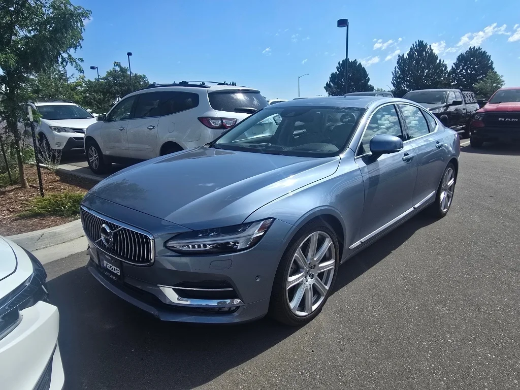 Used 2017 Mussel Blue Metallic Volvo Inscription image 11
