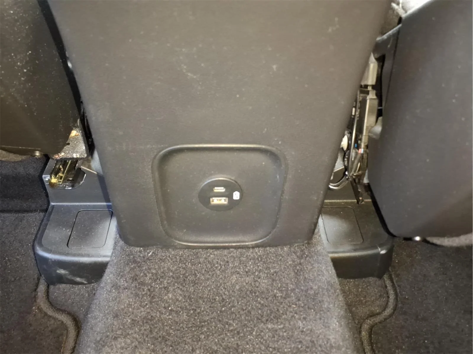 Used 2023 Oxford White Ford Active image 13