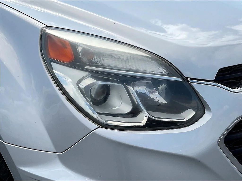 Used 2016 Silver Ice Metallic Chevrolet LS image 35