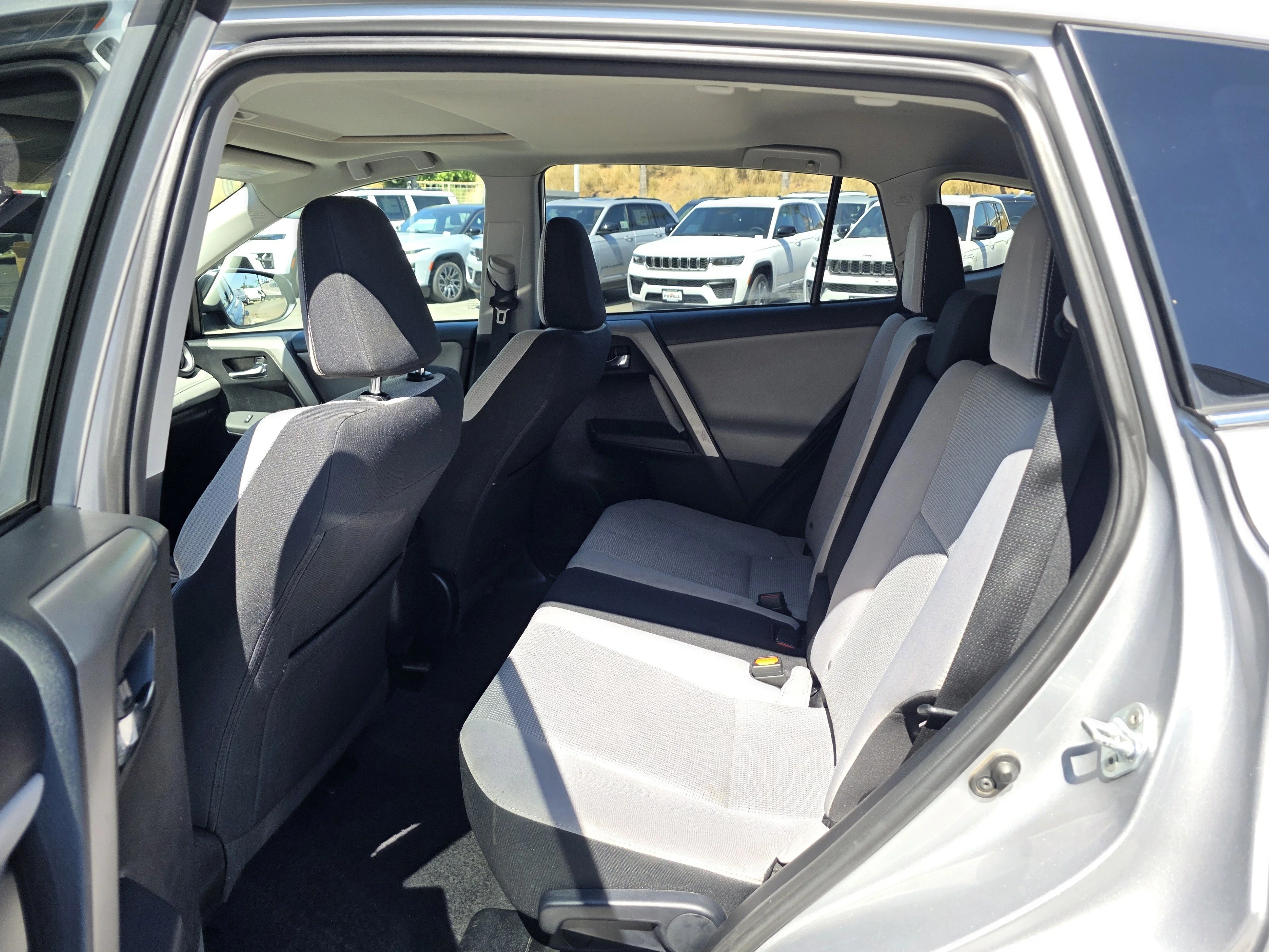 Used 2016 Silver Sky Metallic Toyota XLE image 18