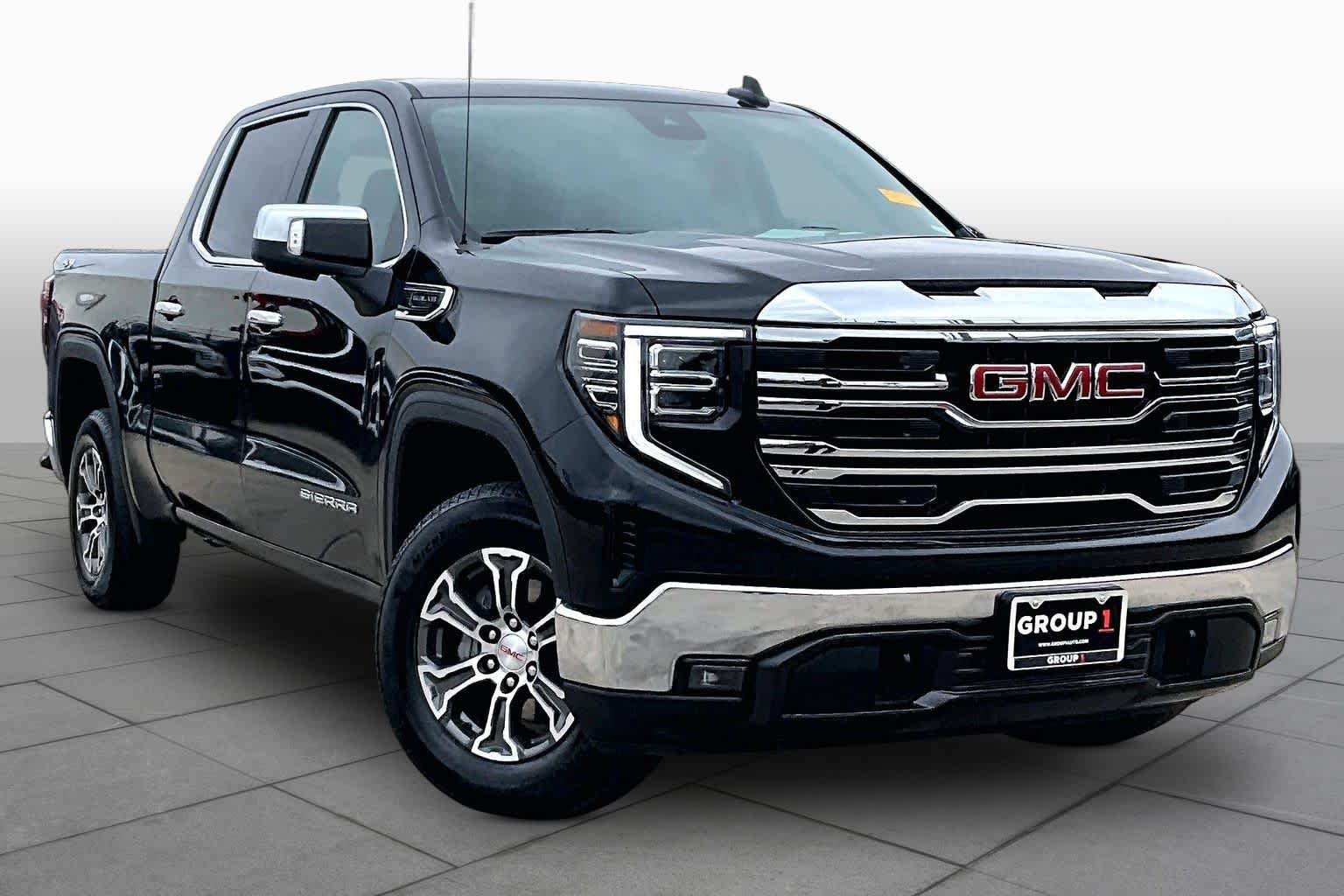 Used 2025 Onyx Black GMC SLT image 3