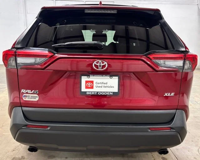 Used 2021 Red Toyota XLE Premium image 5