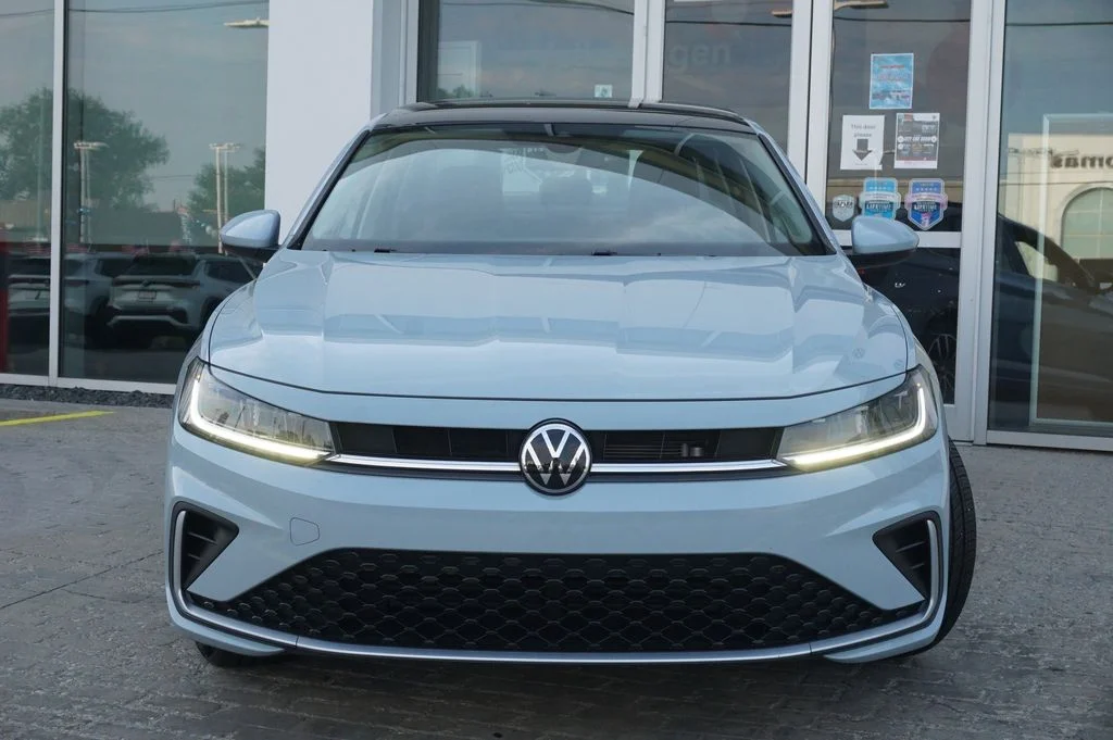 Certified Used 2025 Gray Volkswagen 1.5T SE image 9