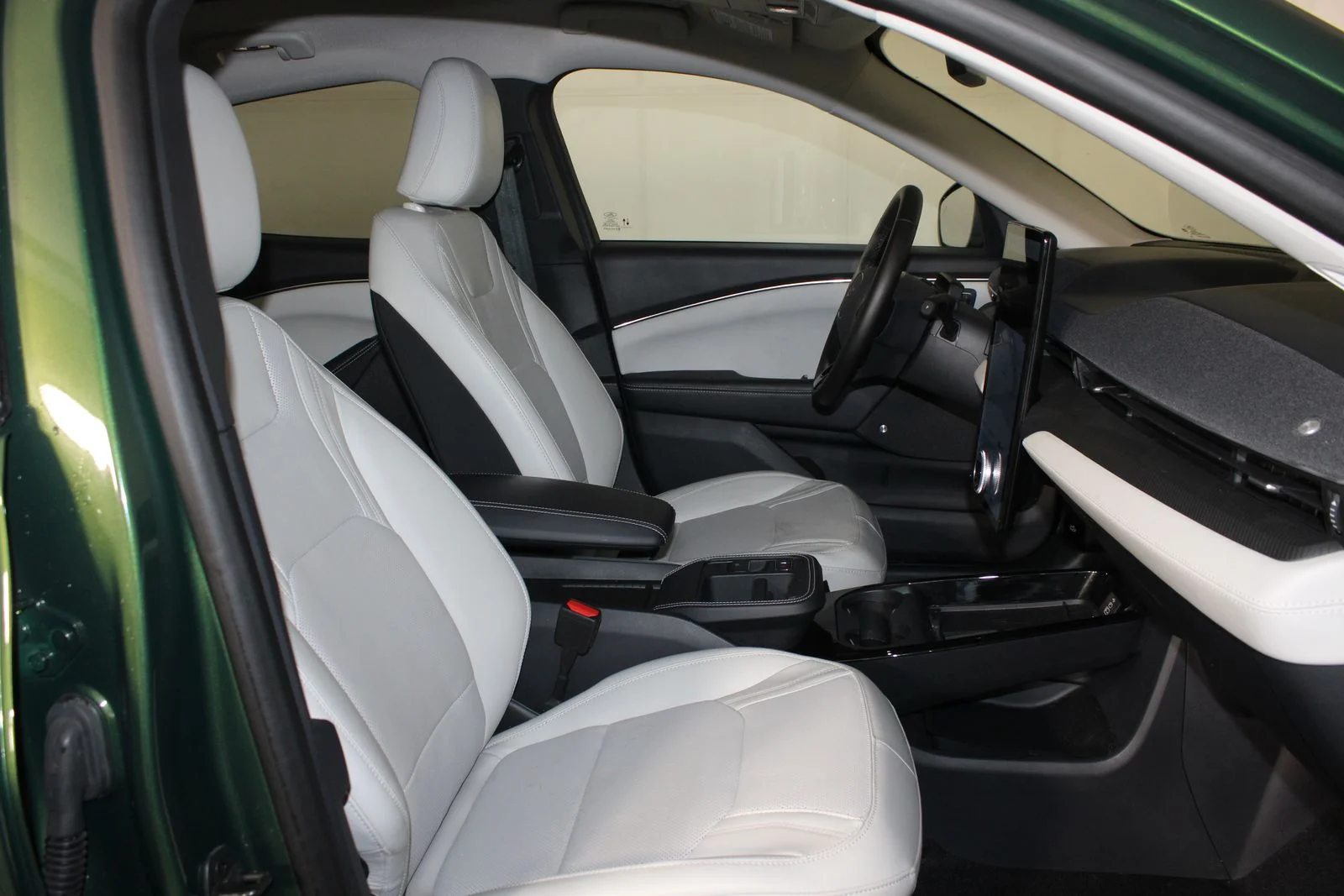 Used 2025 Green Ford Premium image 13