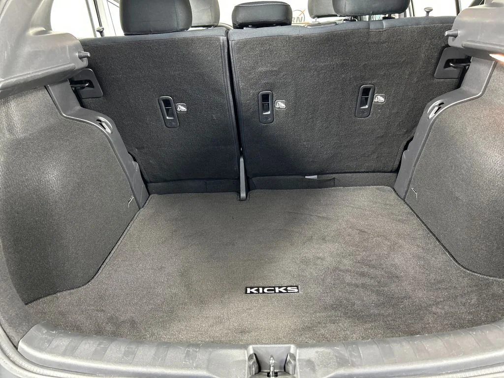 Used 2018 White Nissan SV image 19