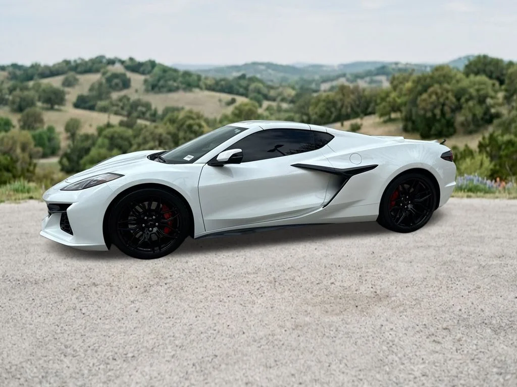 Used 2025 White Chevrolet Z06 image 4