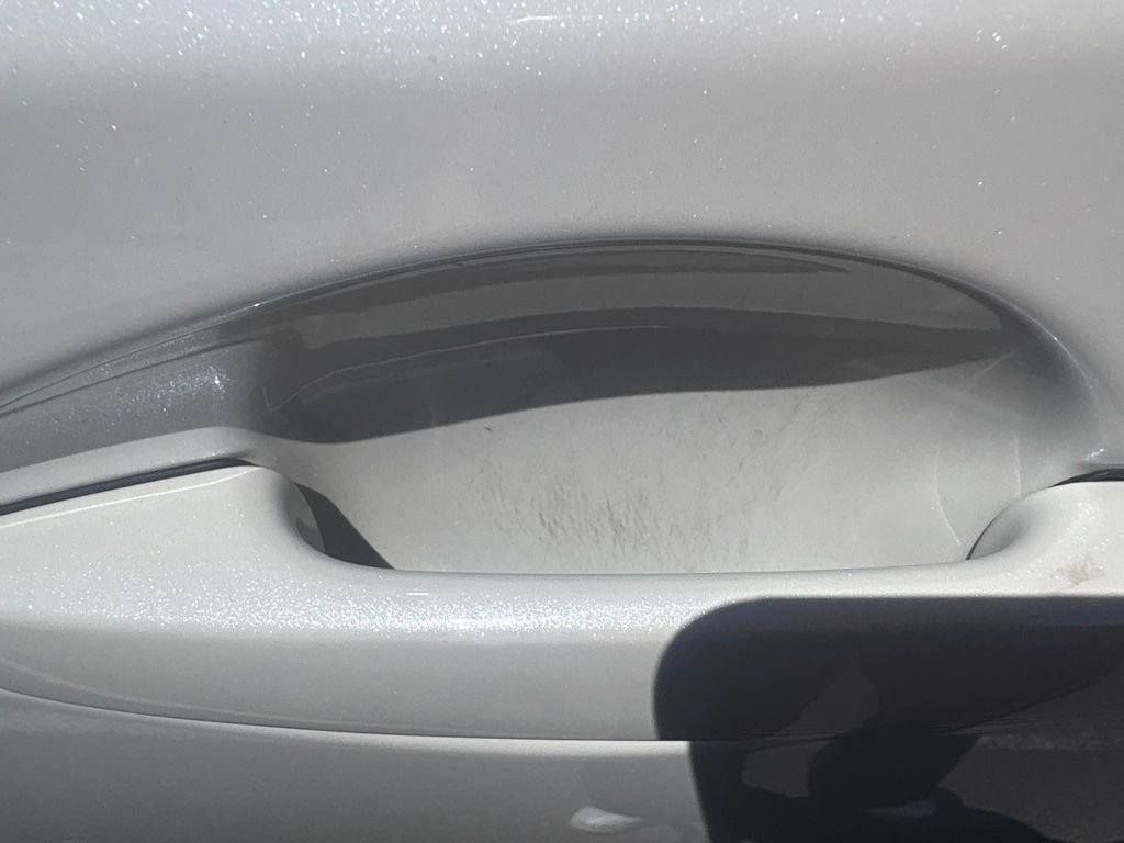 Used 2025 White Subaru Base image 13