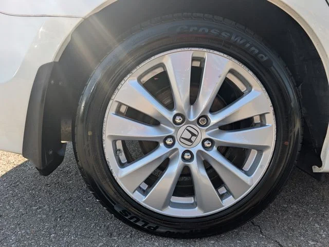 Used 2011 White Honda EX-L image 25
