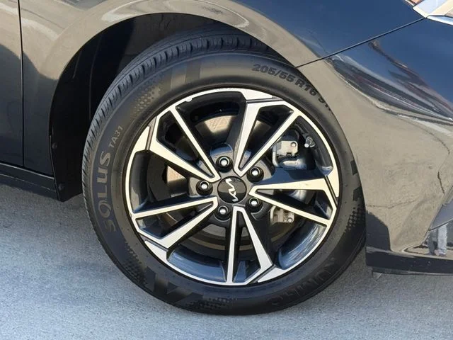Used 2023 Black Kia LXS image 2