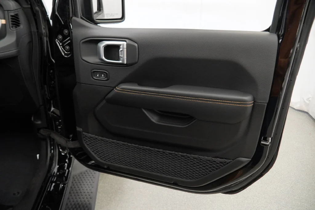New 2027 Black Clear-Coat Paint Jeep Sahara image 34