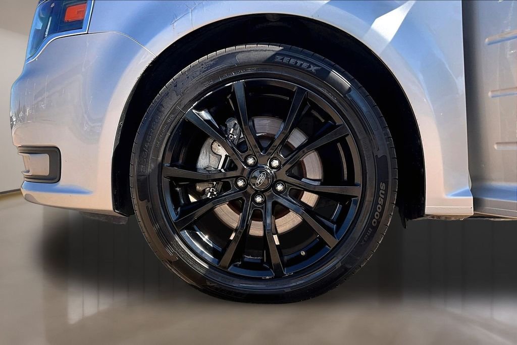 Used 2019 Silver Ford SEL image 8
