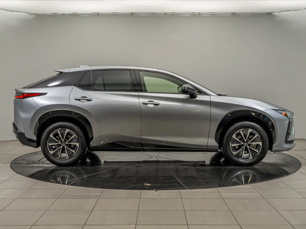 Certified Used 2024 IRIDIUM Lexus 300e Premium image 4