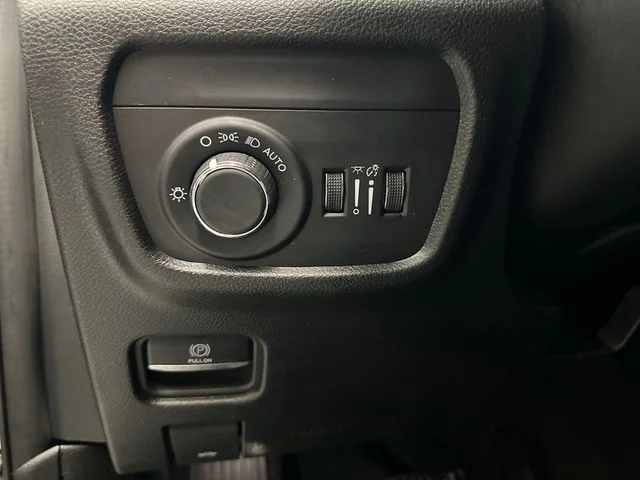Used 2024 Silver Jeep Altitude image 26