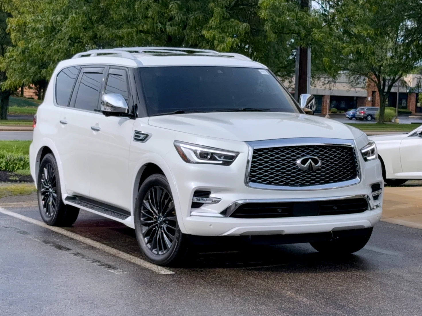 Used 2023 Moonstone White INFINITI Sensory image 1