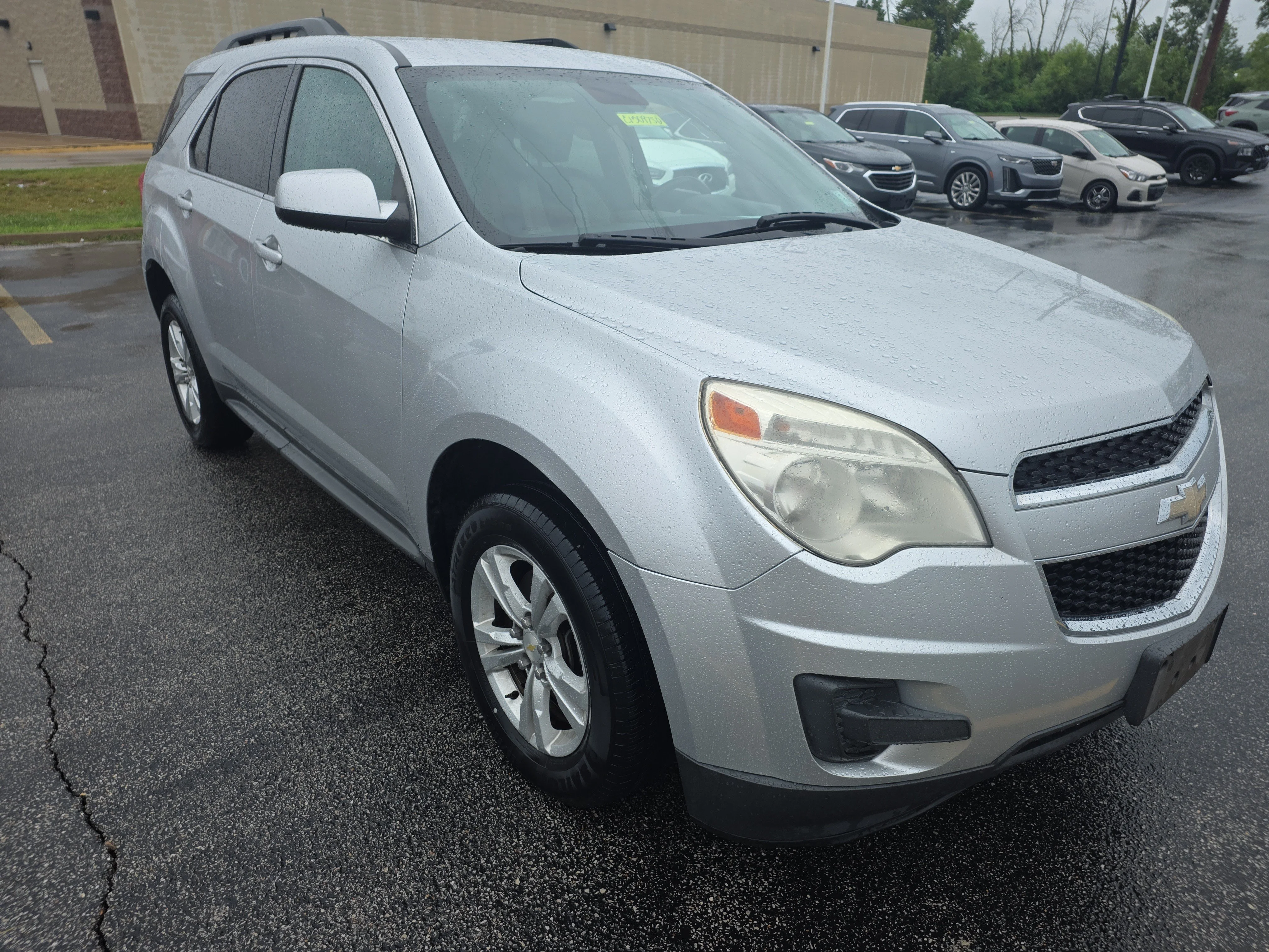 Used 2014 Silver Ice Metallic Chevrolet LT image 2
