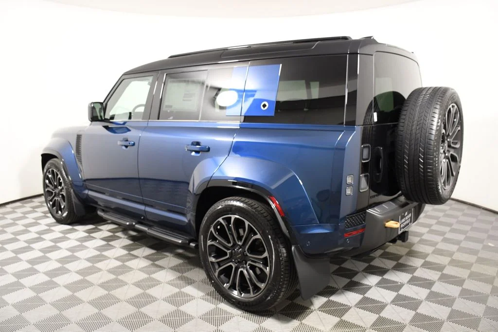 New 2026 Sargasso Blue Land Rover  image 3
