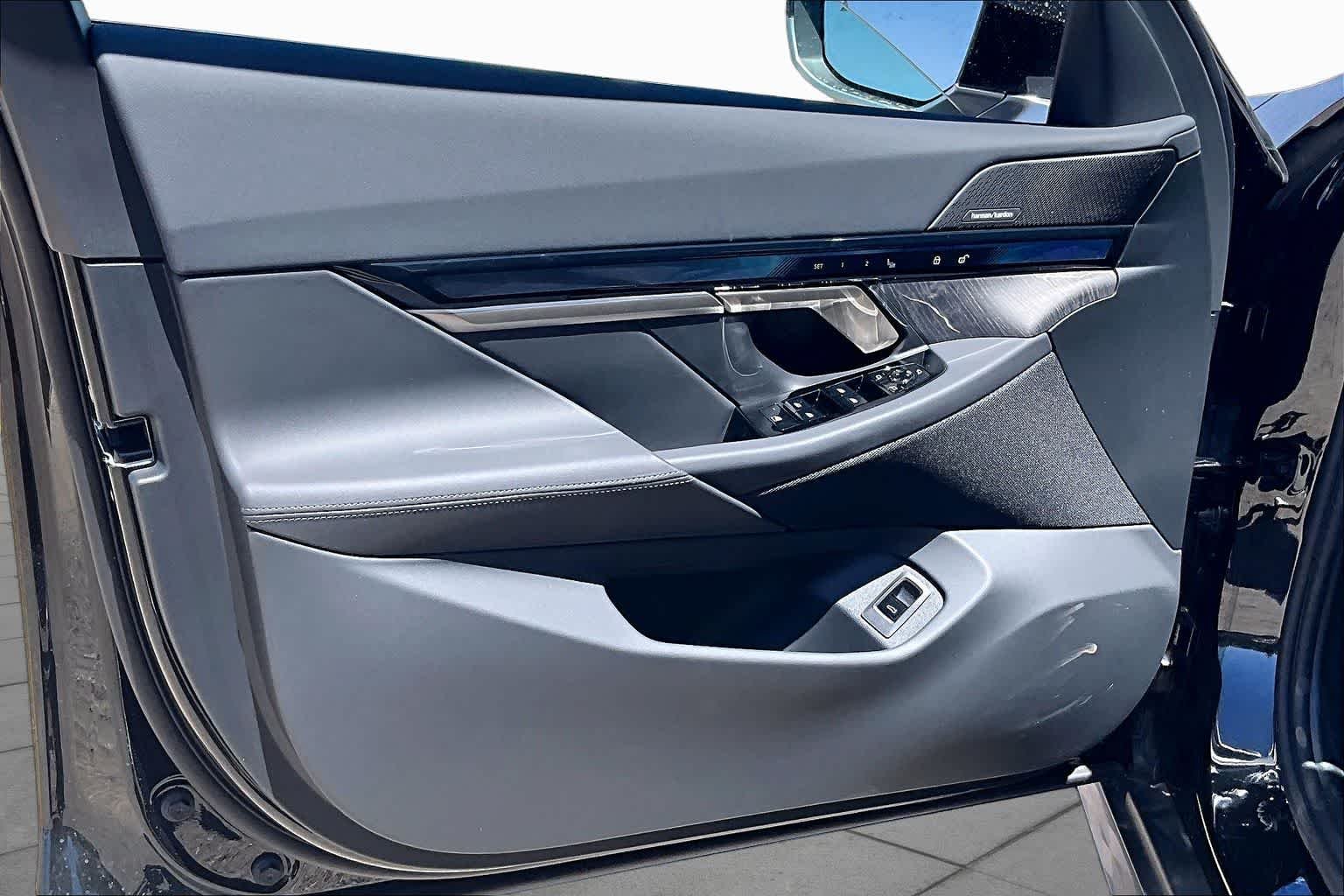 New 2027 Black Sapphire Metallic BMW 540i xDrive image 10