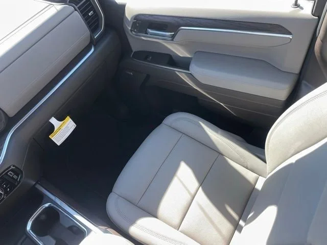 New 2026 Glacier White Tricoat GMC SLT image 19