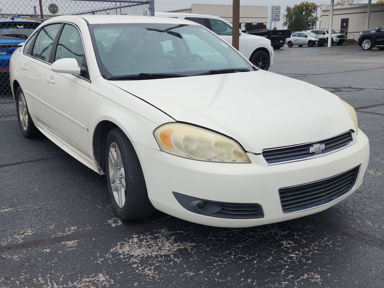 Used 2009 White Chevrolet LT image 1
