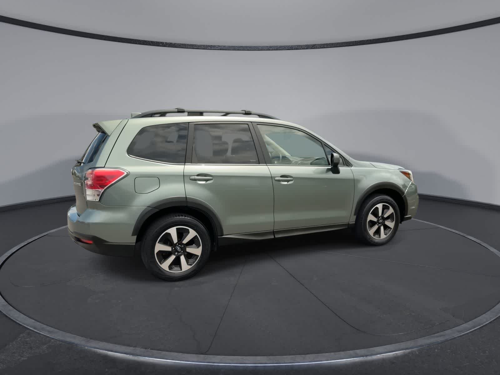 Used 2018 Jasmine Green Metallic Subaru Premium image 8