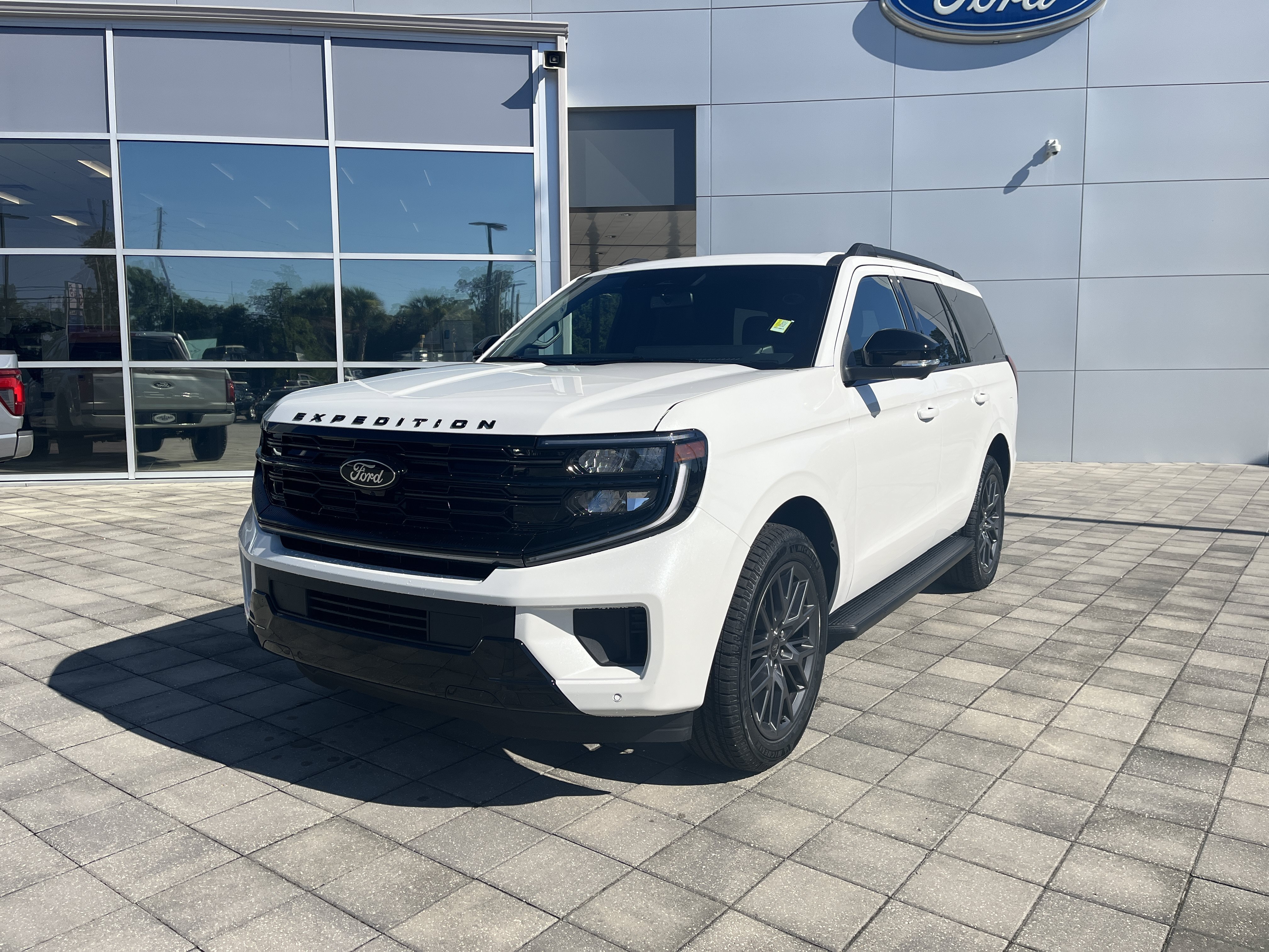 New 2026 Star White Metallic Tri-Coat Ford Platinum® image 2