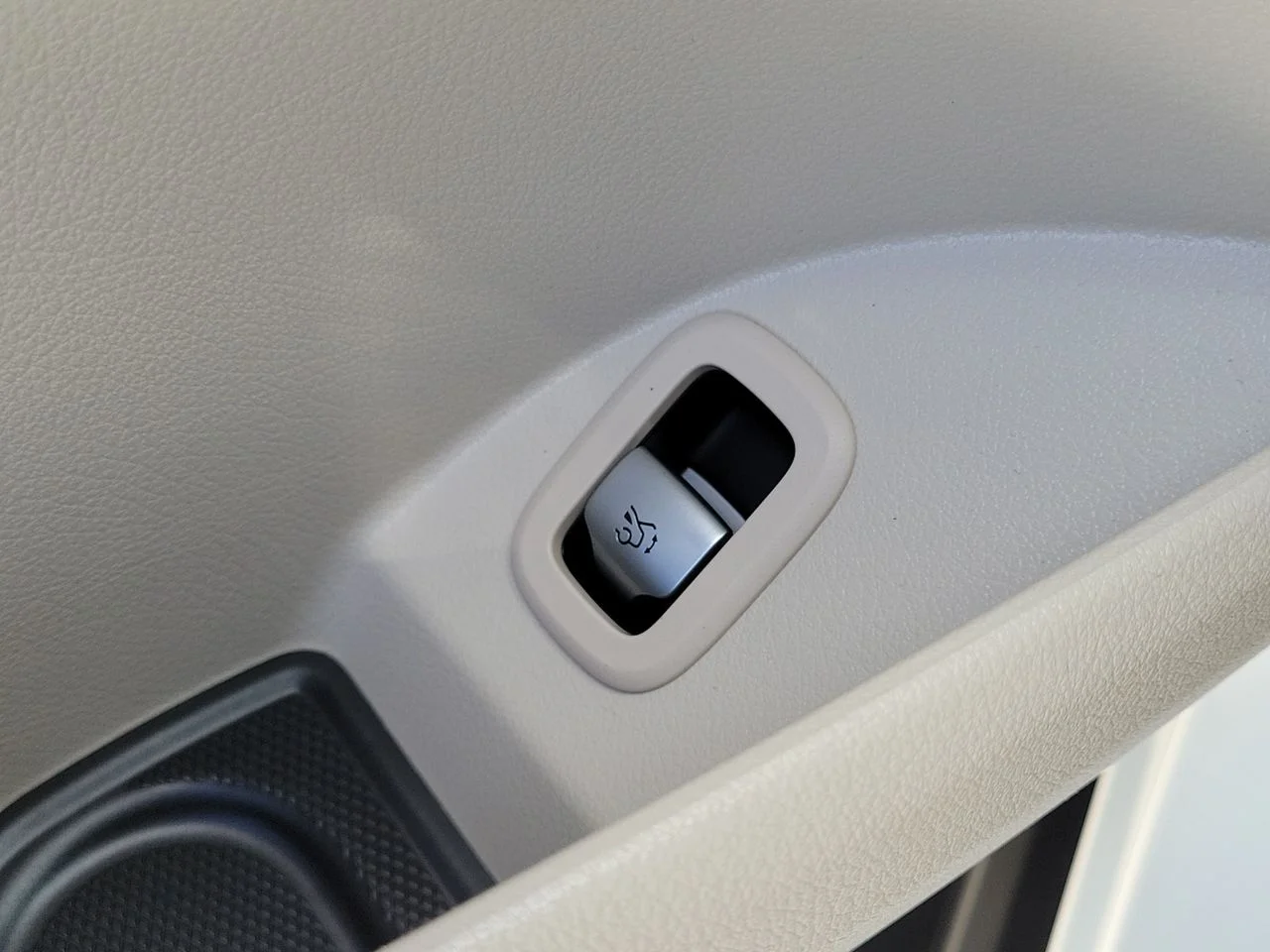 Used 2026 White Mercedes-Benz GLC 300 image 26