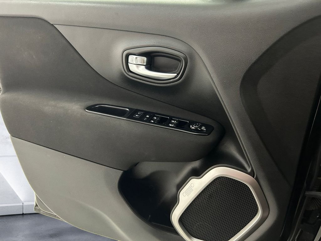 Used 2021 Black Jeep Latitude image 15